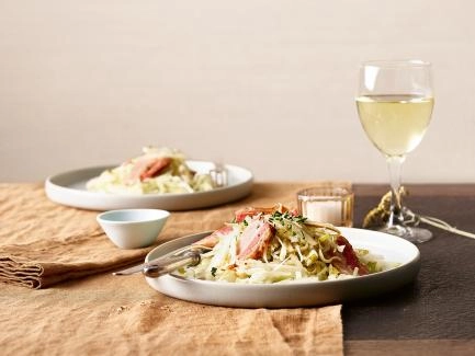 Gekochter Speck mit Birnen-Kabis-Salat